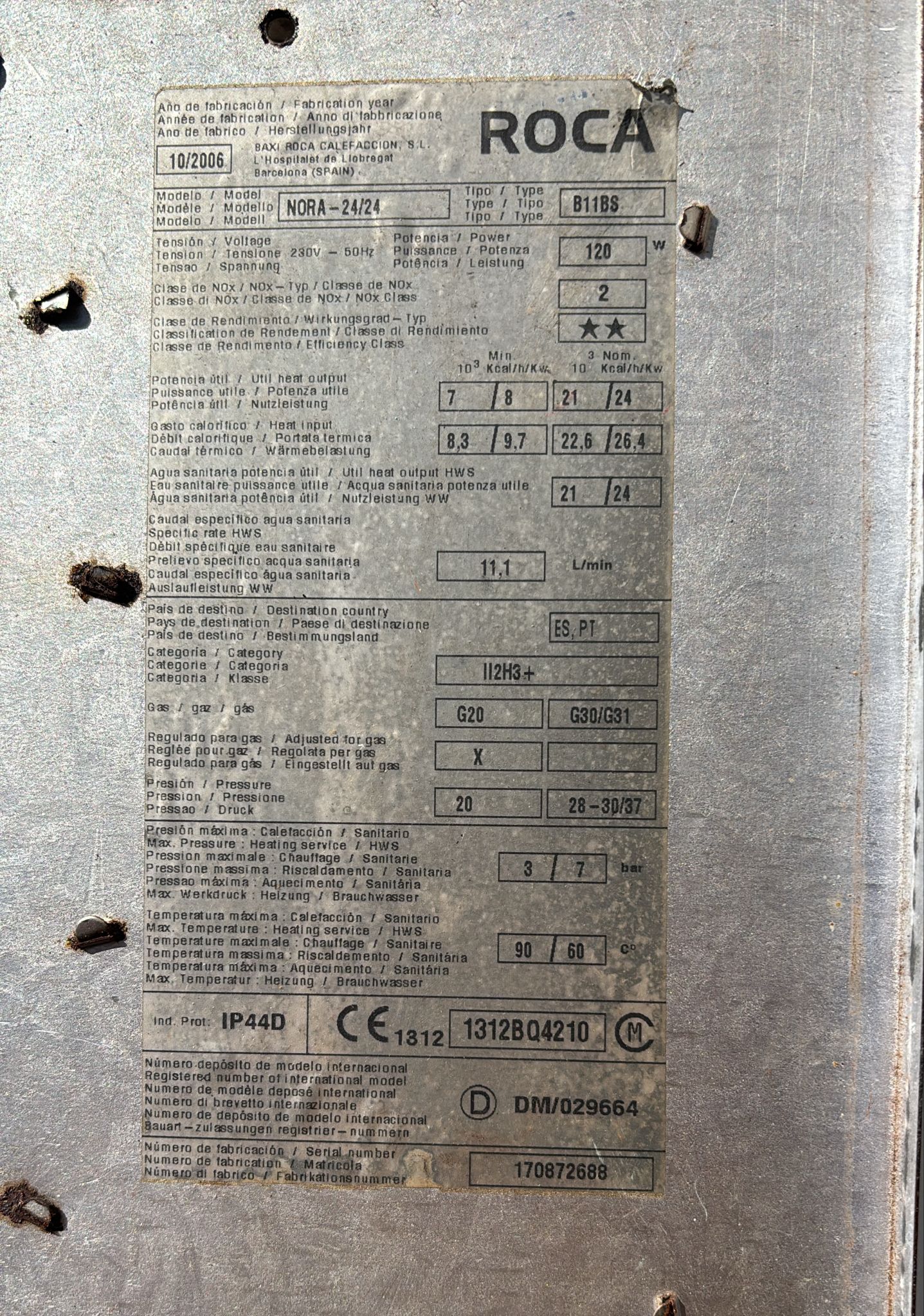 BOMBA Y CUERPO DE AGUA ROCA